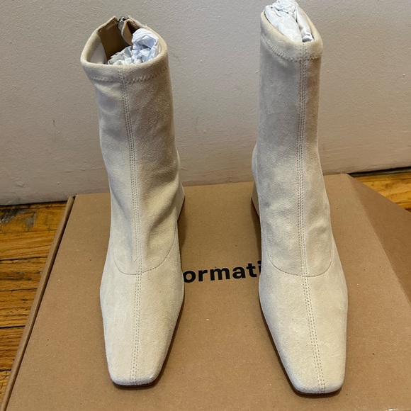 Reformation Suede Remington Stretch Ankle Boots in Fawn - NWT - Picture 8 of 9